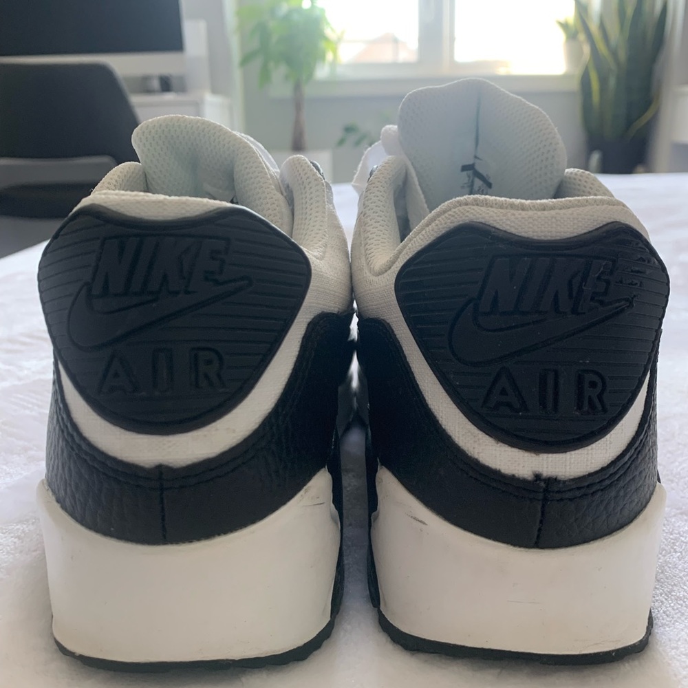 Black and white Air Max - Picture 3 of 4